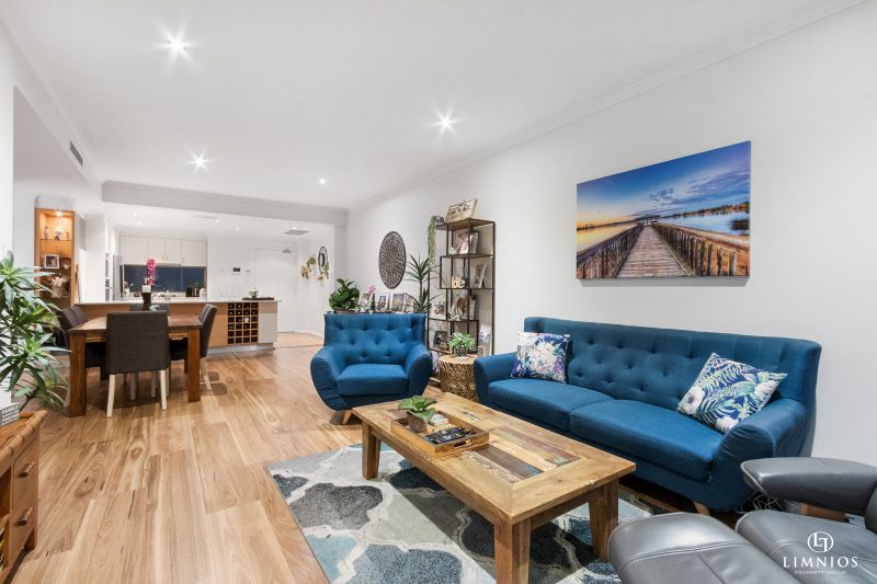 Oversize apartment with park views!