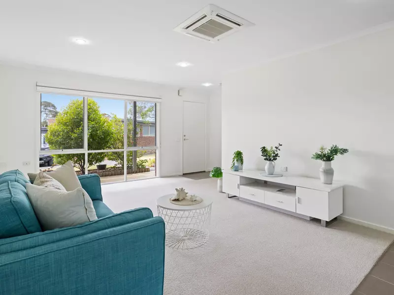 Lovely Villa with Courtyard and Sunroom