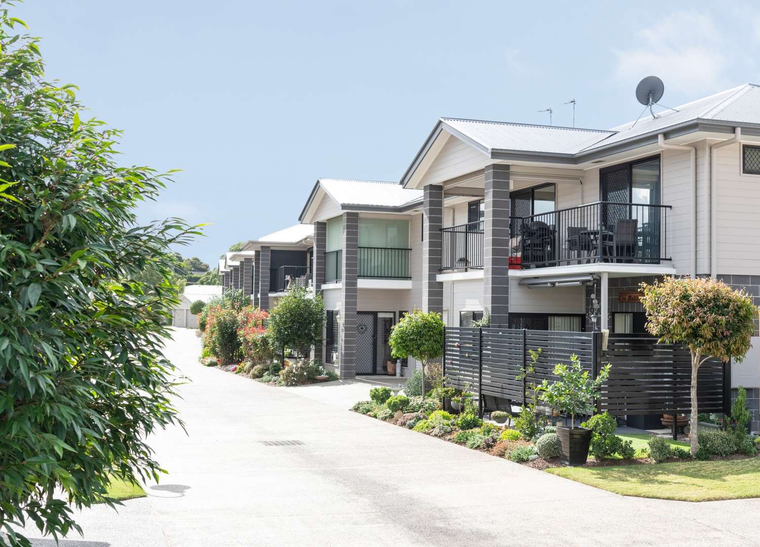 2 Bed + 1 Bath + Powder Room 'Waratah' Villa 