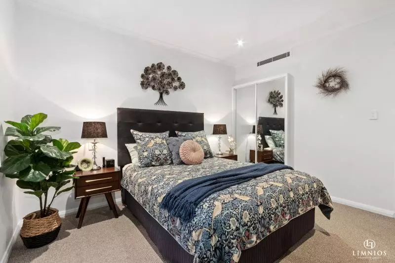 Oversize apartment with park views!