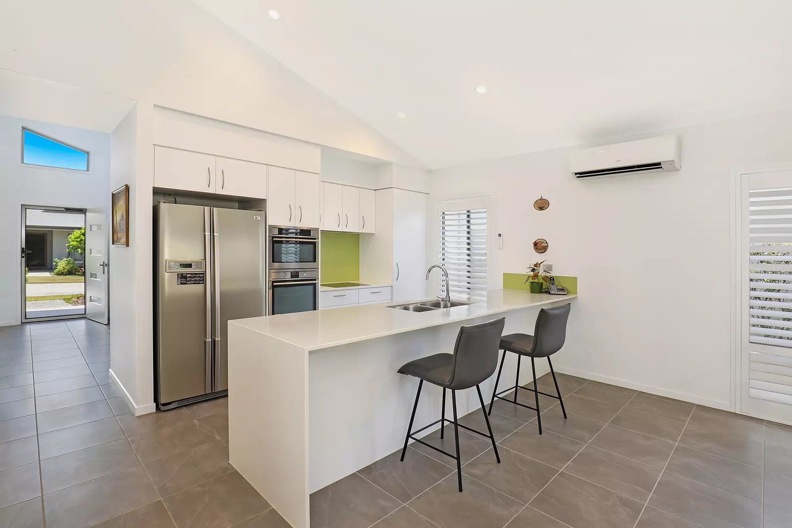 Stylish & Elegant: Nothing to Spend! - V75 Halcyon Lakeside