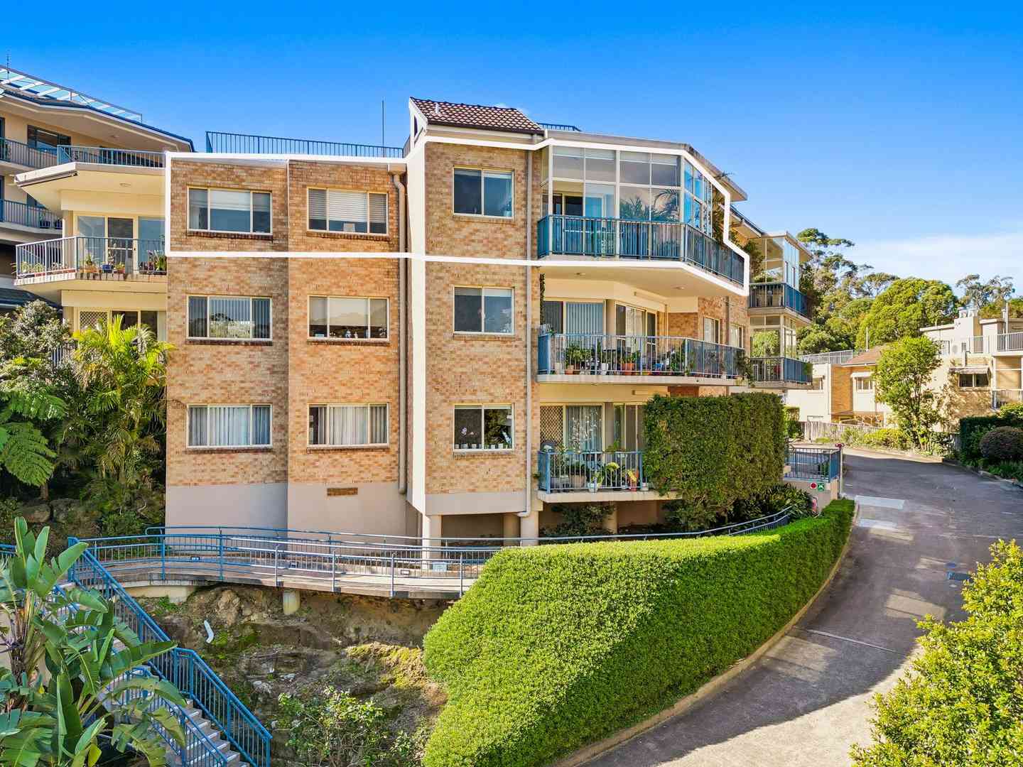 Contemporary Coastal Living with Beautiful Water Views to Long Reef