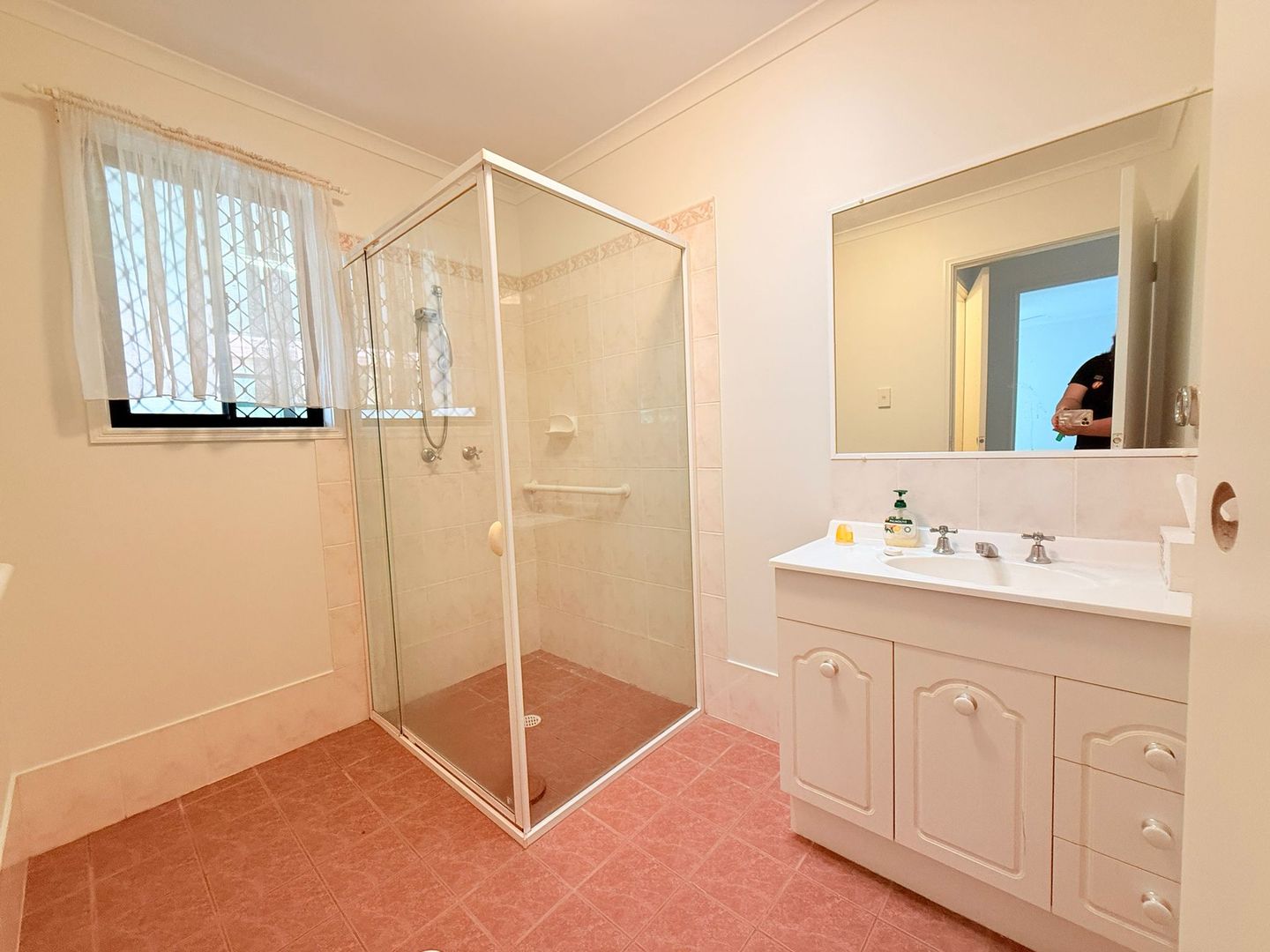 NEW Paint... New Carpets, Ready to move in! - Over 50's Lifestyle complex