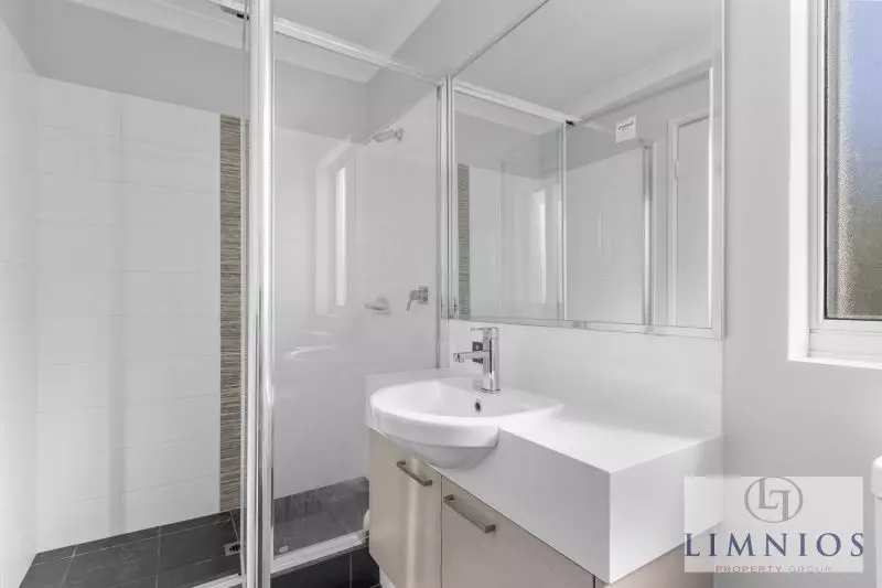 Street Front Stunner !