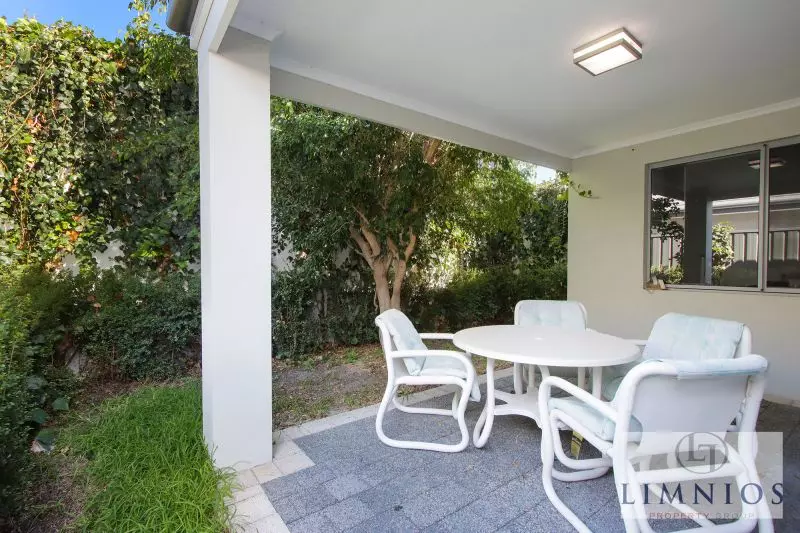 Street Front Stunner !