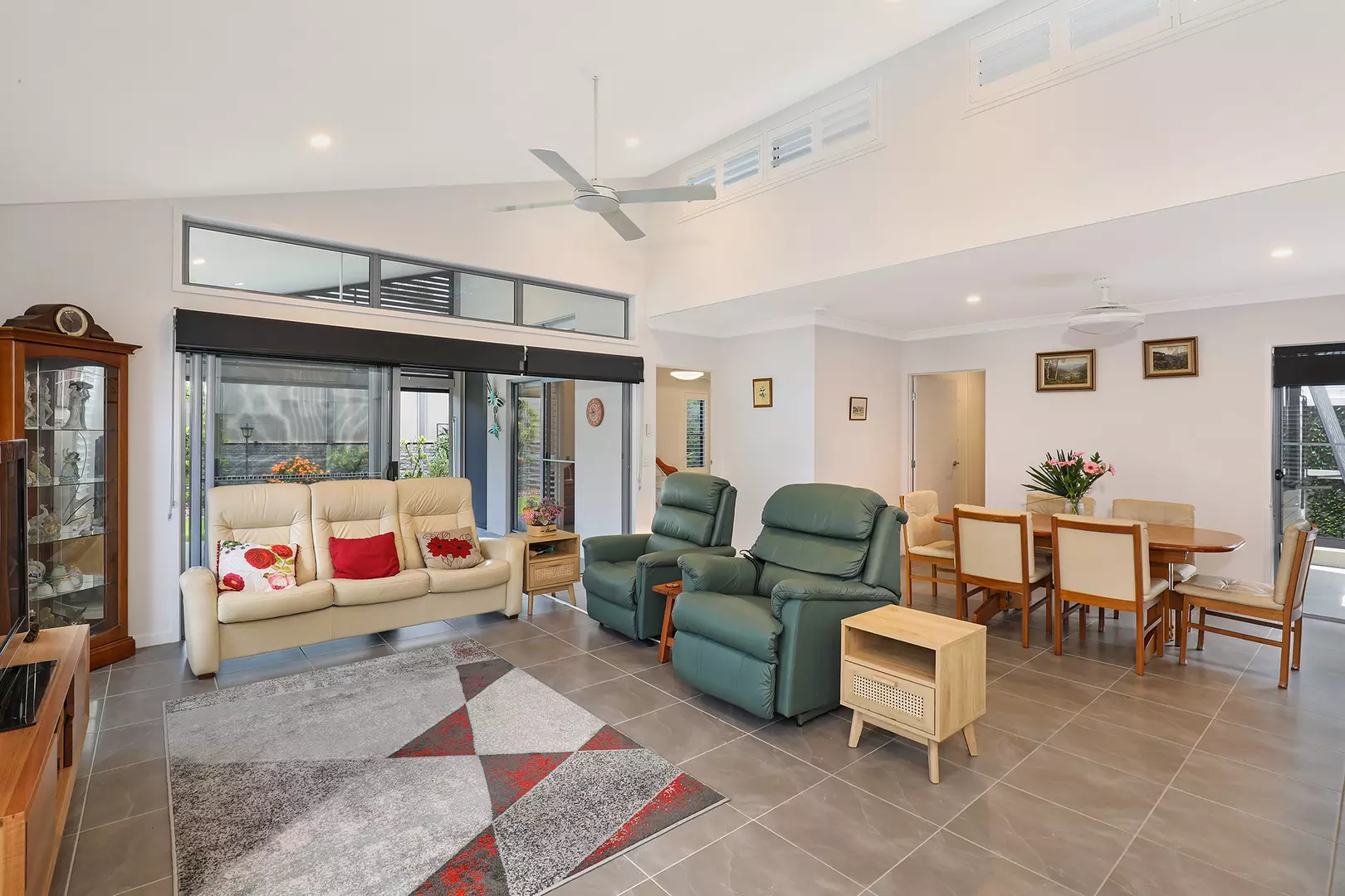 Stylish & Elegant: Nothing to Spend! - V75 Halcyon Lakeside