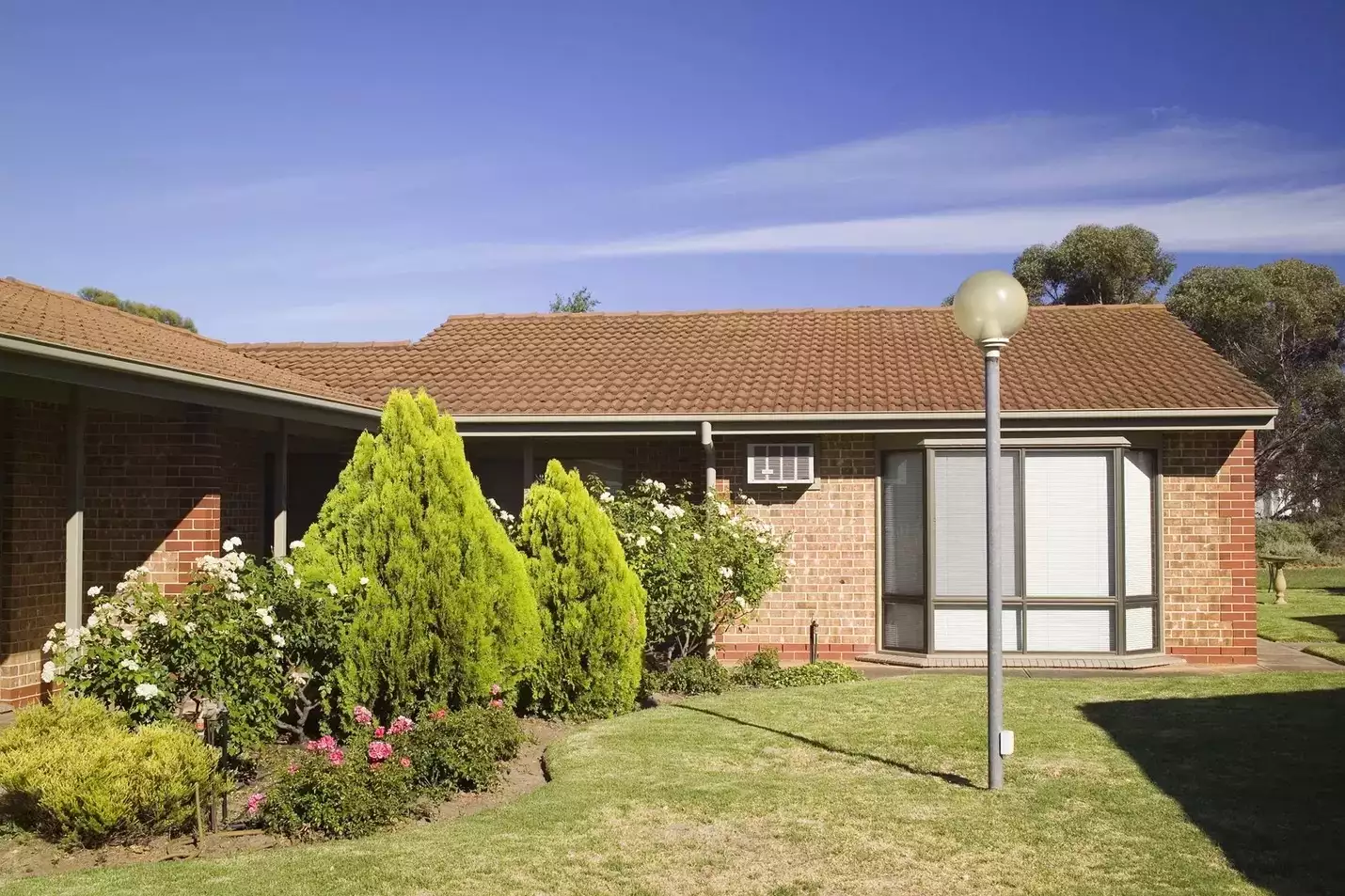 Resthaven Fulham ‘The Oaks’ Retirement Living offers 18 one-bedroom, 53 two-bedroom, and 23-serviced apartments set amongst gardens and historic charm