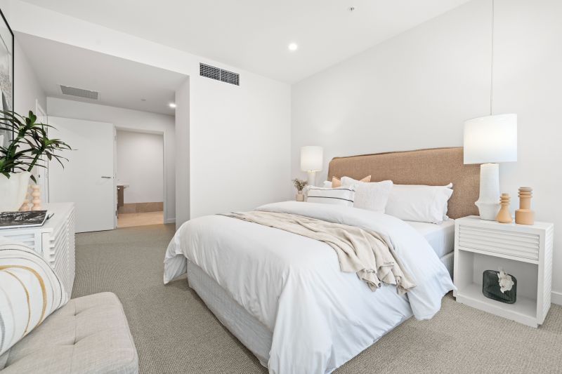 View inspiring, top floor corner apartment