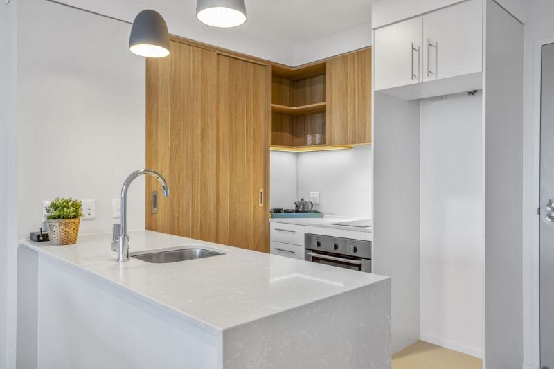 A light and airy top floor, north facing apartment with city views