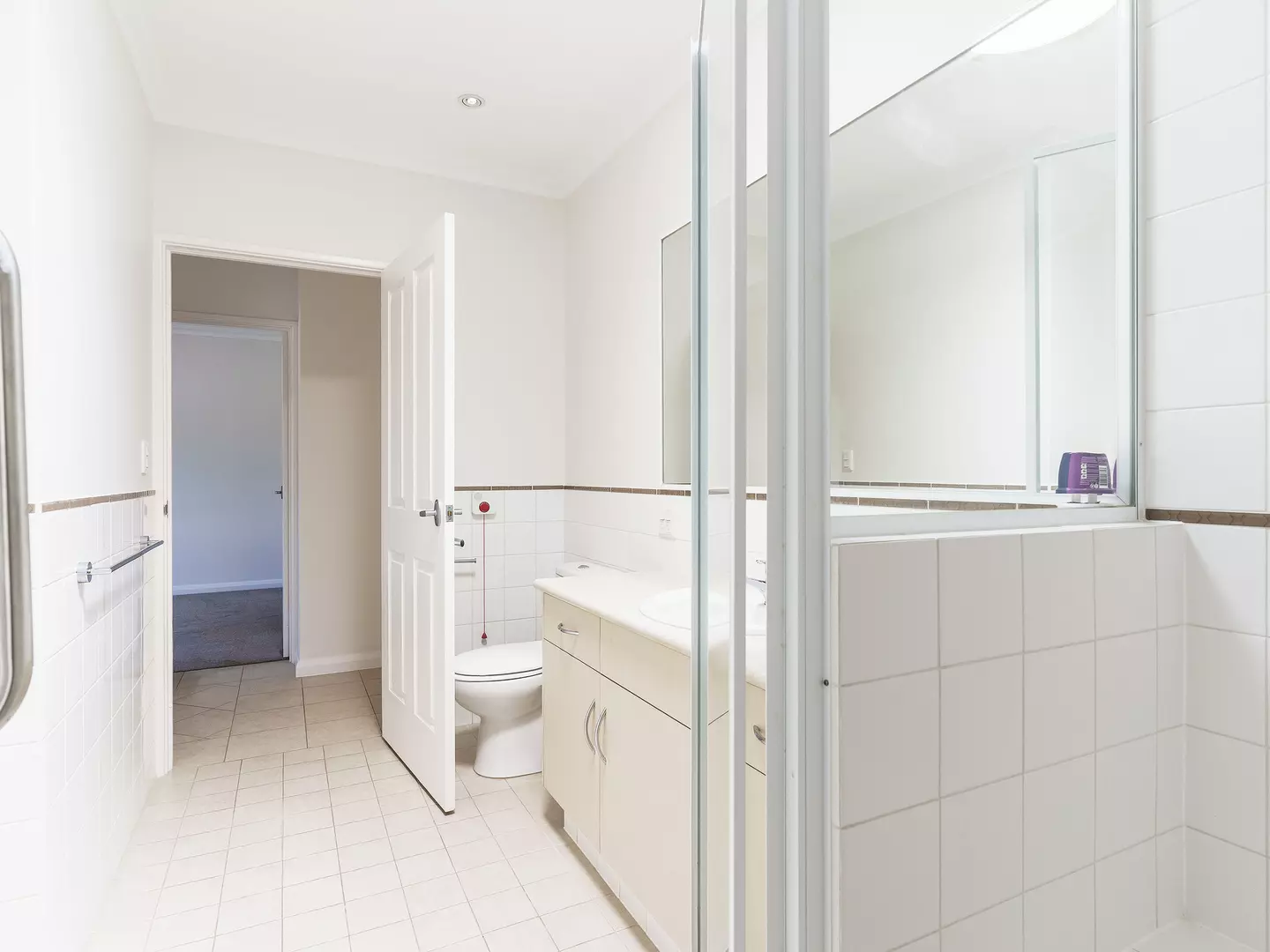 Fresh, Light-Filled Villa with Modern Comforts and Low-Maintenance Living