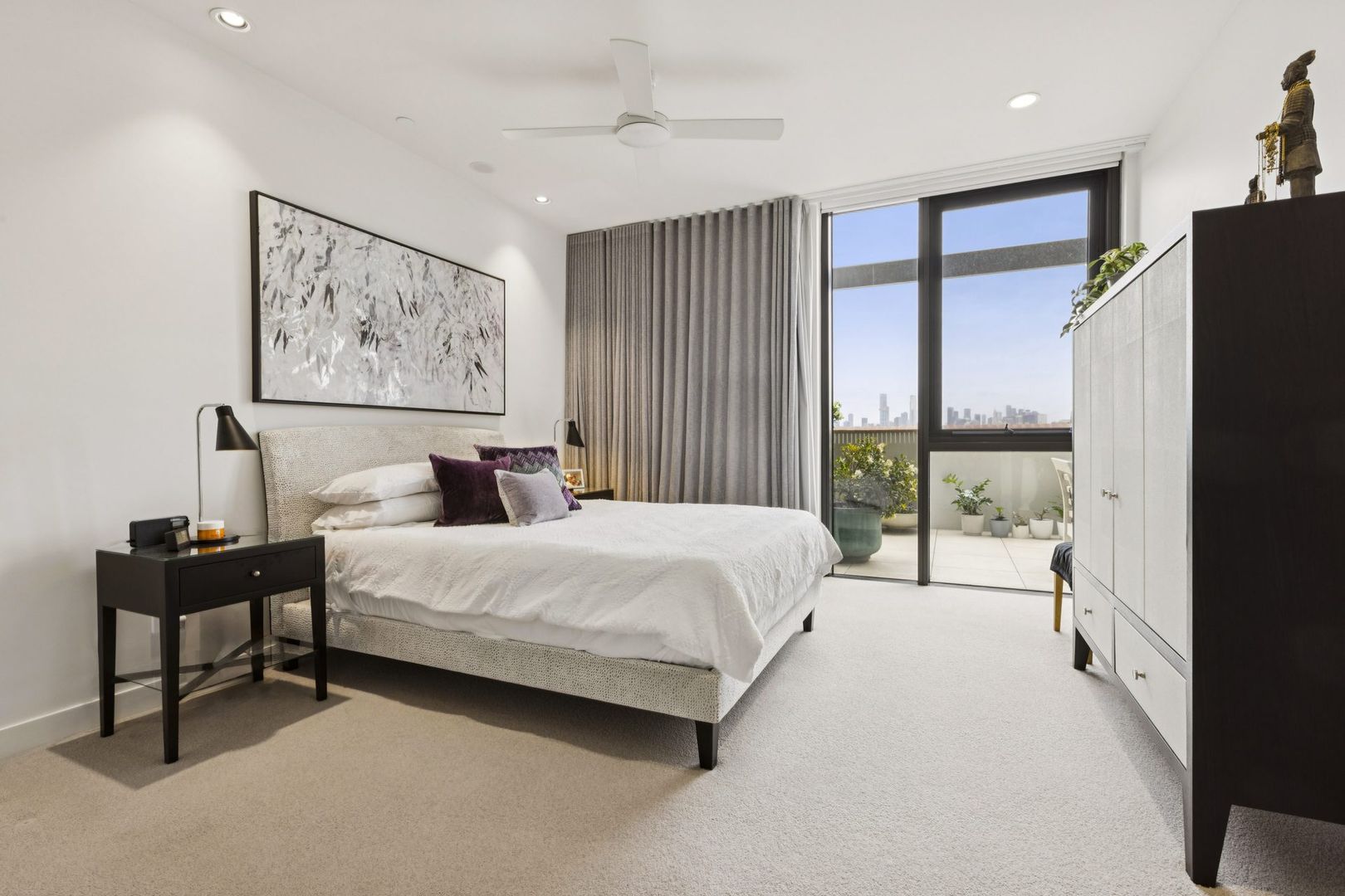 Luxury Open Plan Living with Sweeping City Views