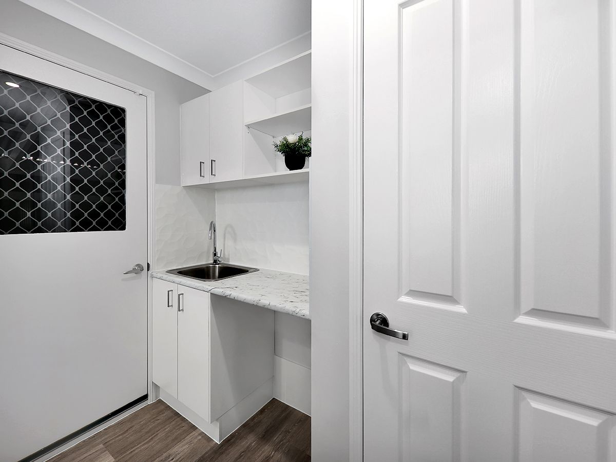 Villa - 2 Bedroom + Enclosed Sun Room + Renovated - SOLD!