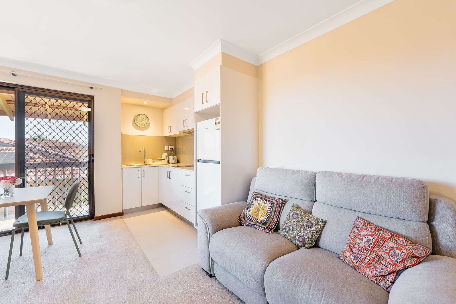 Light and bright double aspect apartment