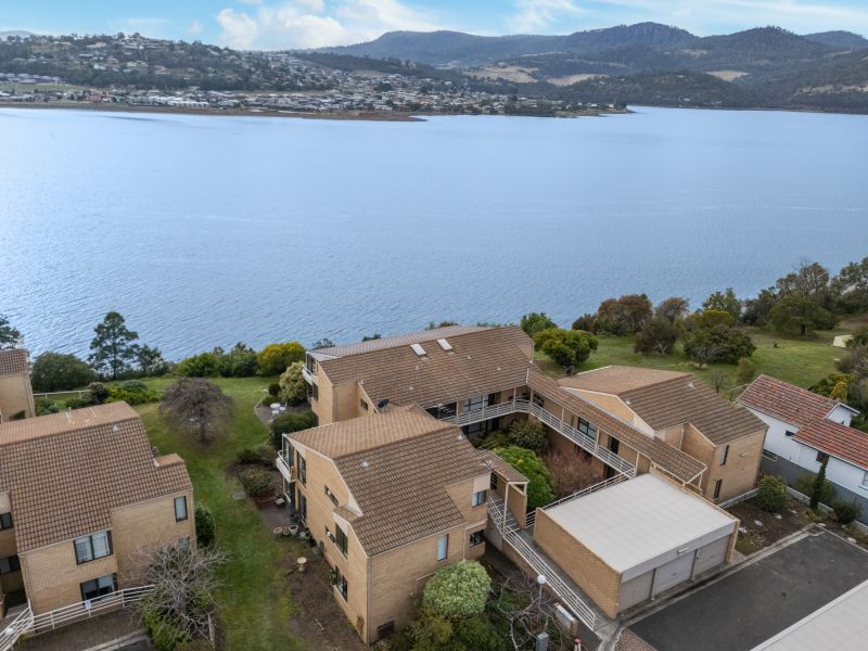 Magnificent views of Derwent River