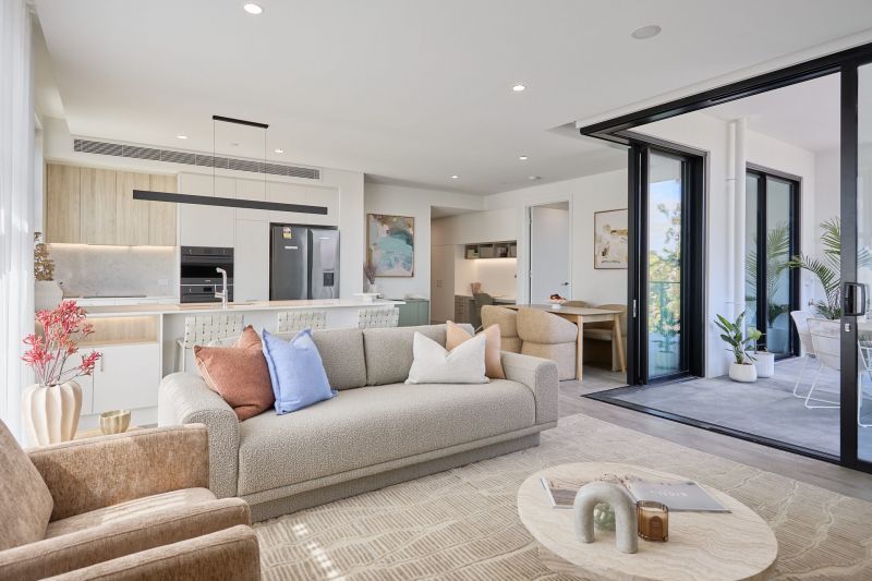 The Thornbill - large light-filled apartment with private balcony