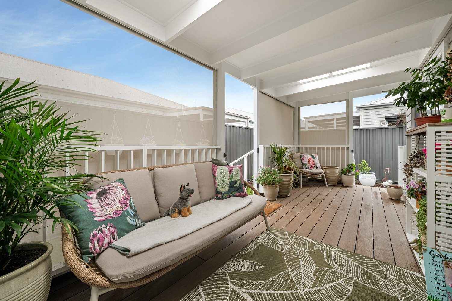Lifestyle Communities Riverfield - Step inside this fresh, modern & immaculate home