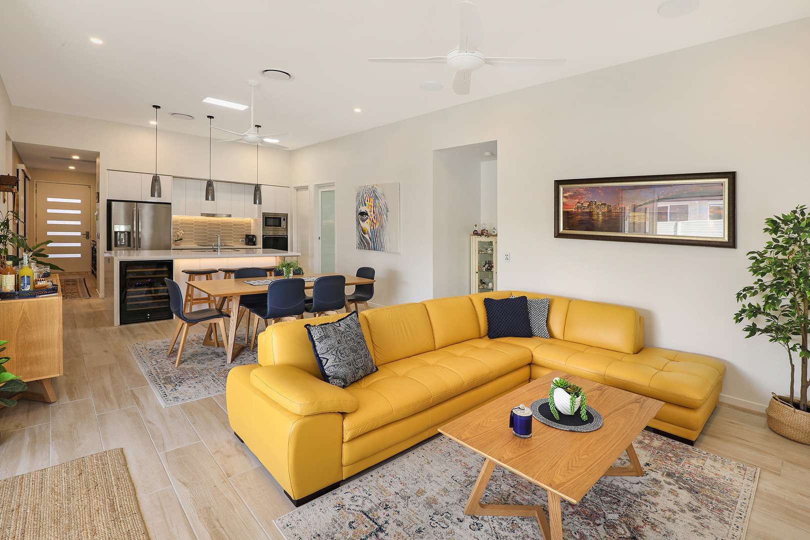 First-Class: Presentation, Features, Lifestyle! V44 GemLife