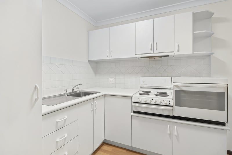 Light-Filled Ground Floor Apartment with Lift Access