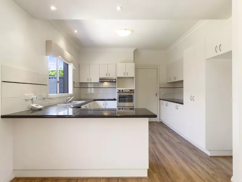 Stylish Home, Tranquil Setting