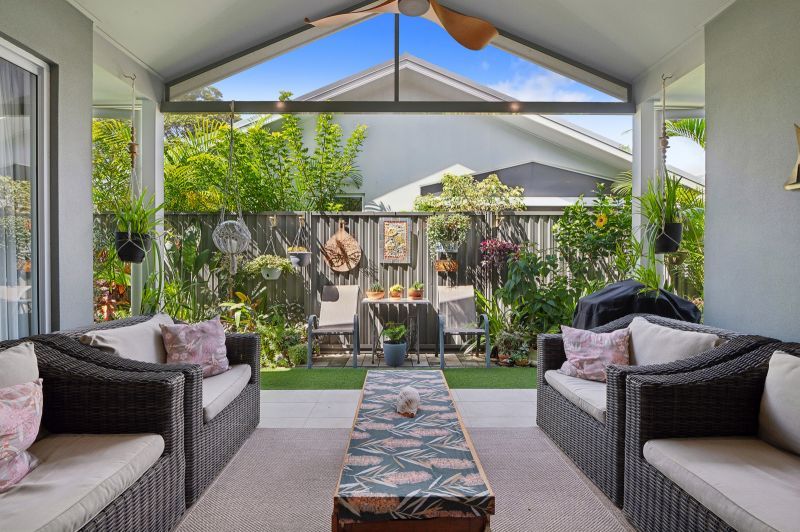 Stylish Living with Lovely Green Surrounds