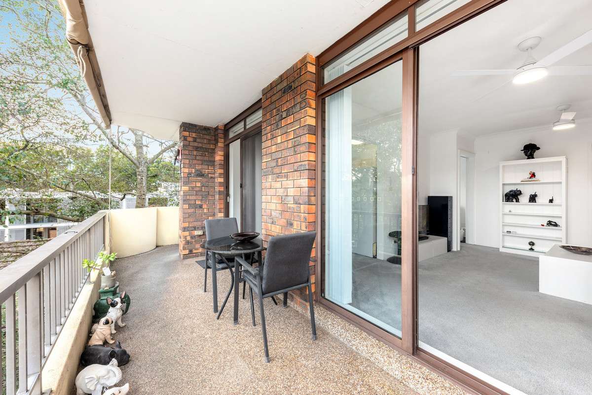 Fabulous Fully Renovated Full Brick Open Plan Apartment