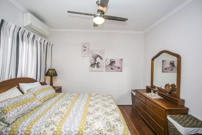 Beautifully Presented Smart Home plus Golf Buggy