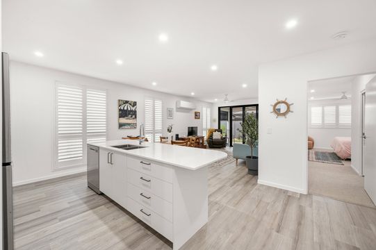 Relaxed Waterfront Community Living