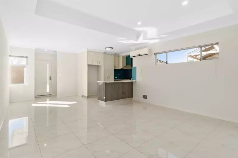 Ticking All Boxes: Location, Modern, Spacious & NO STRATA