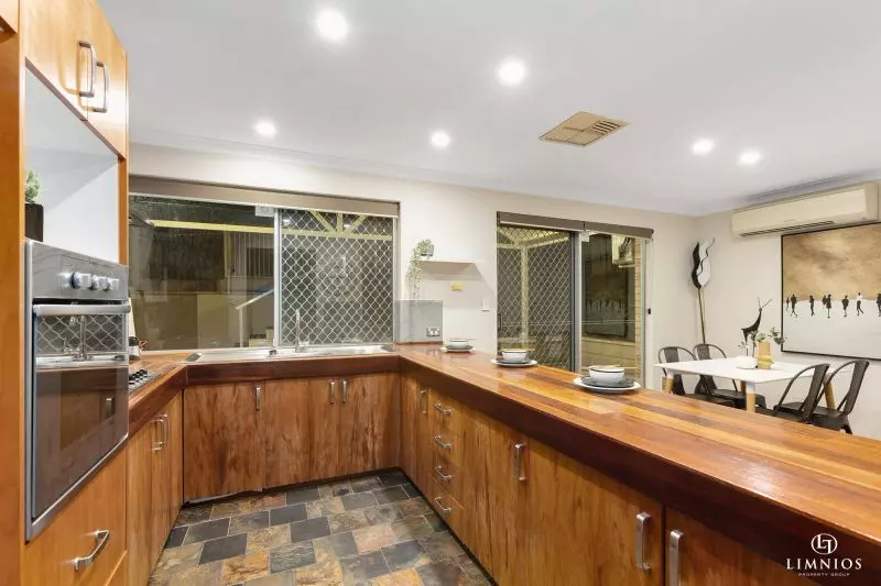 Spacious end villa with massive yard!