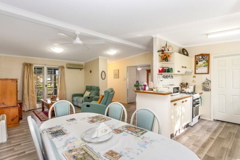 A Gardeners Paradise in Prime Location!