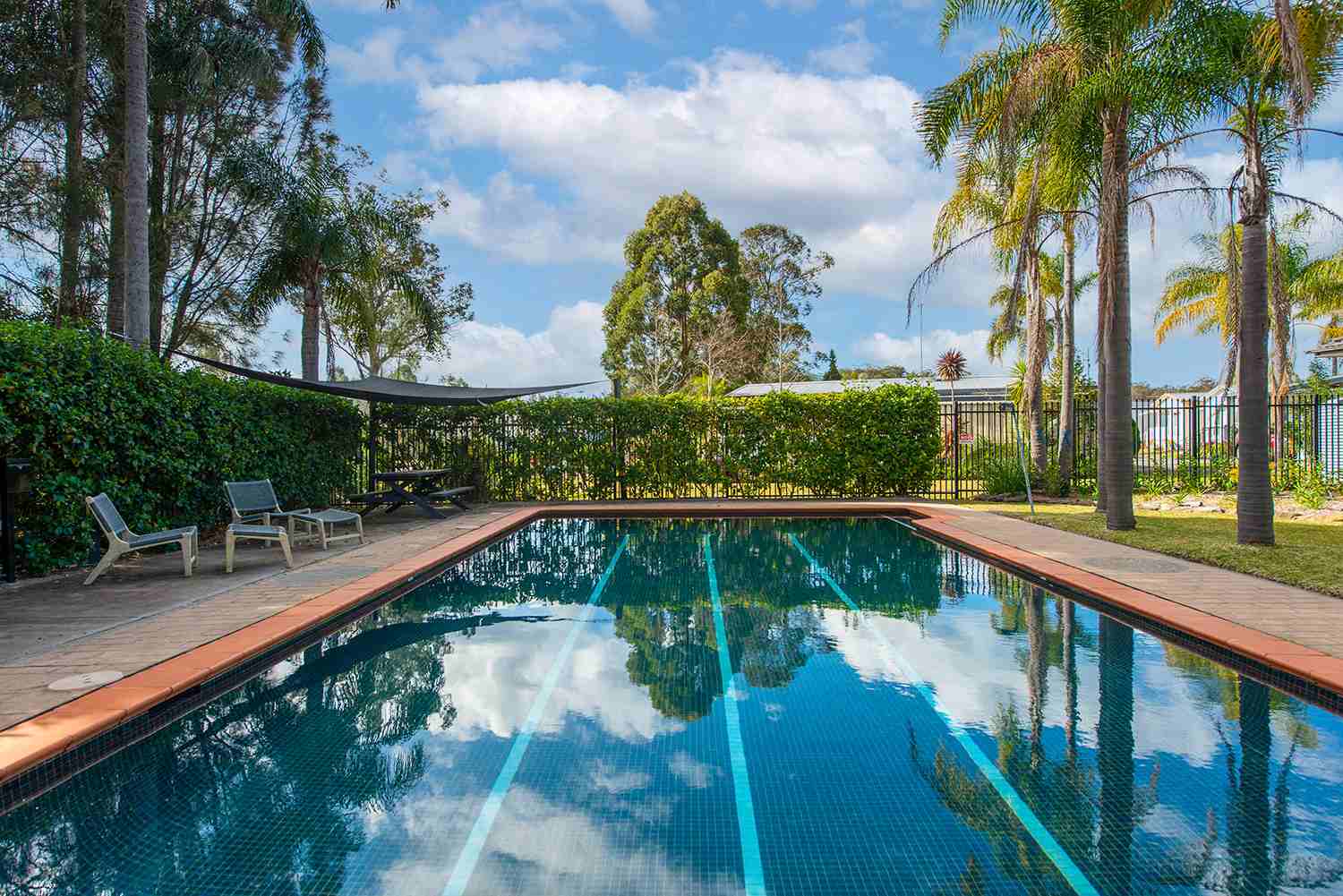 PERFECTLY PRESENTED - WALK TO SHOPS AND POOL - SUNNY GARDEN COURTYARD