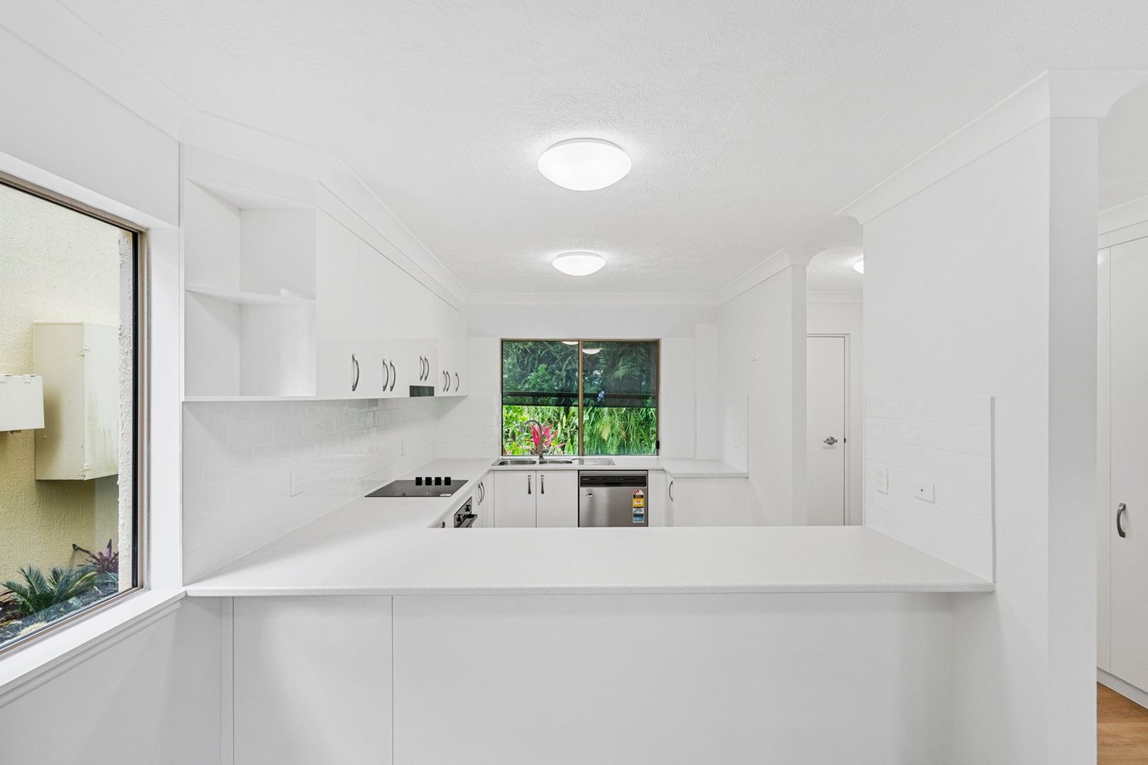 Large ground-floor 2-bedroom villa on corner
