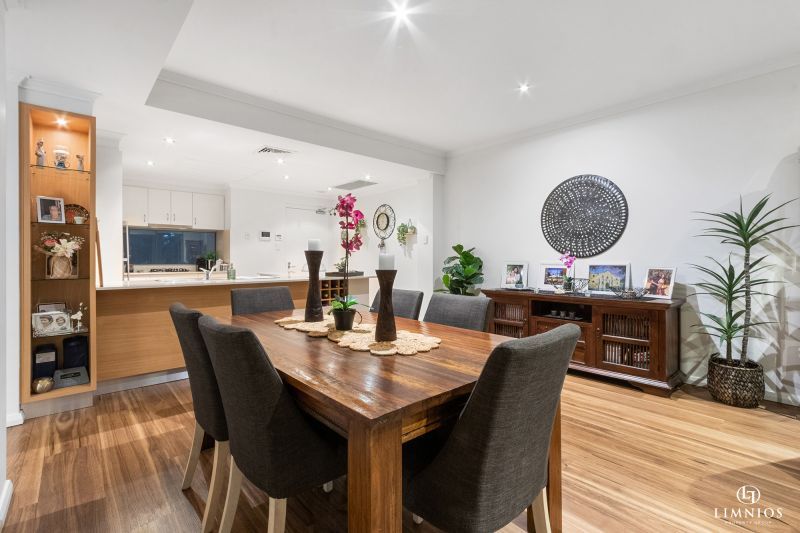 Oversize apartment with park views!