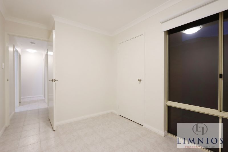 Street Front Home In Quiet Cul - De - Sac