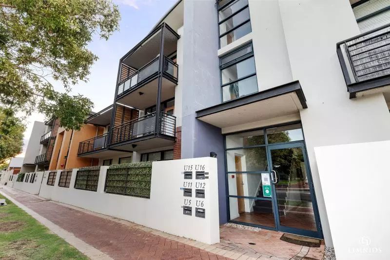 Top Floor with City Vistas!