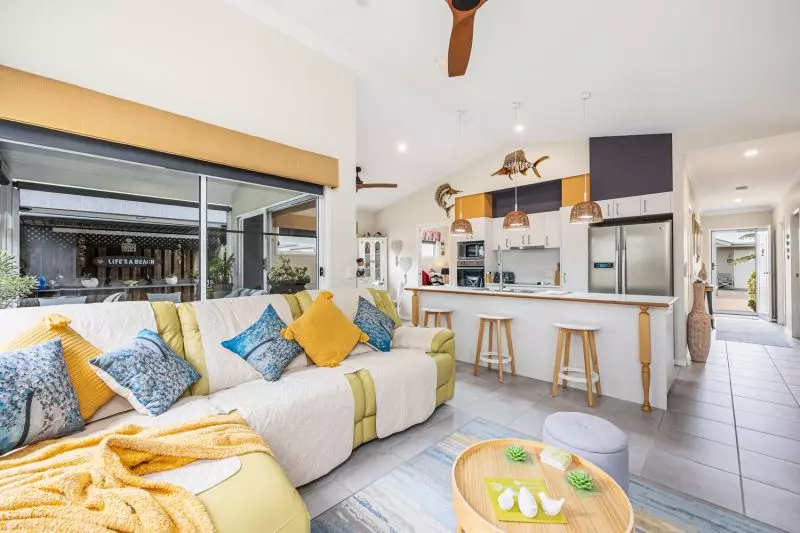 Stunning Tropical Hideaway!