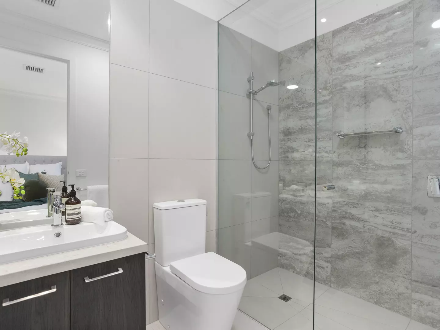 Elevate Your Lifestyle with Breathtaking Views!