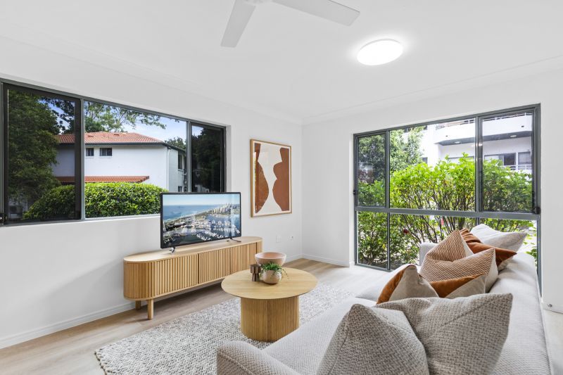 Spacious one-bedroom plus study