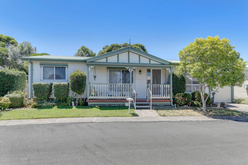 Pet friendly home in welcoming over 55s community