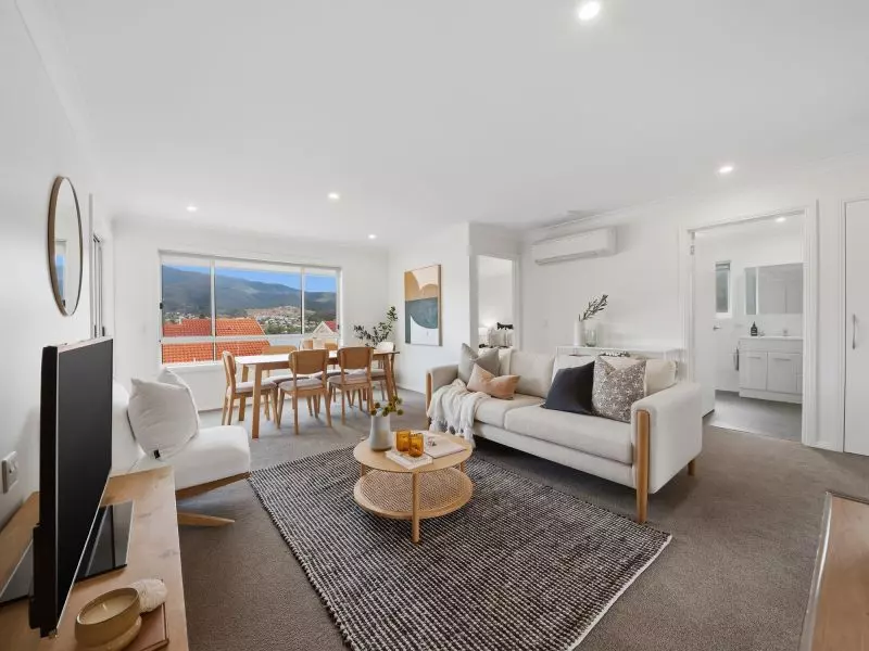 Westerly Facing Villa With Attached Garage