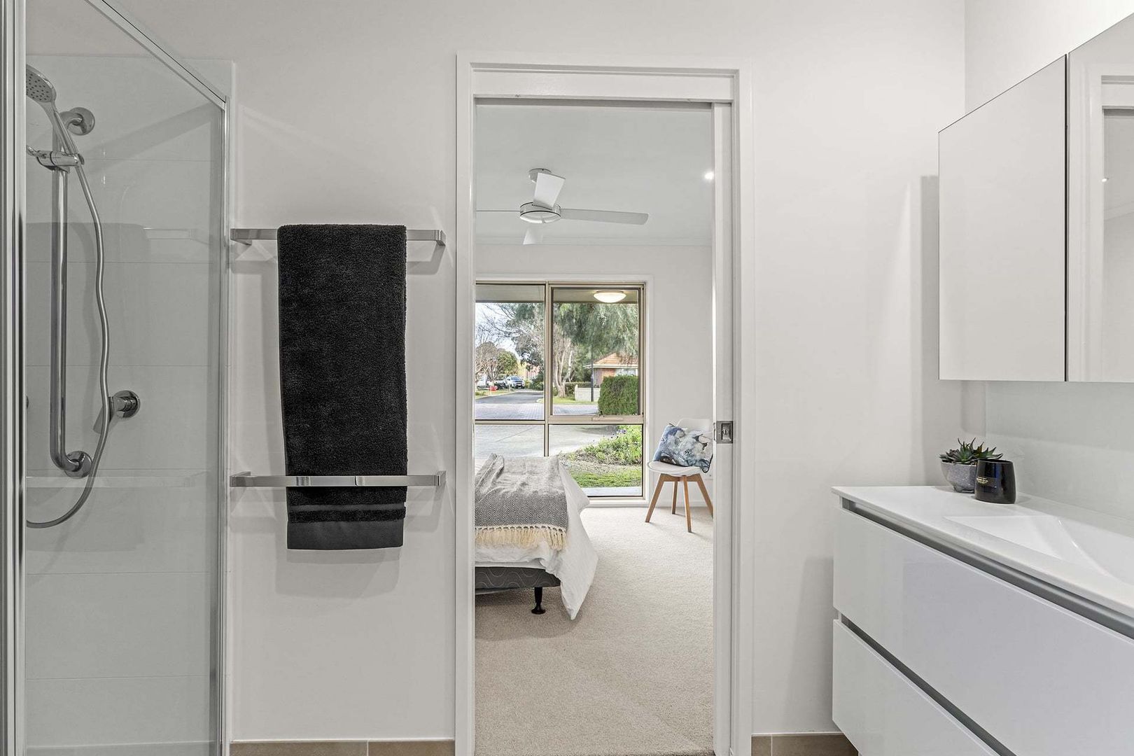 Beautifully presented Unit with Space to Unwind