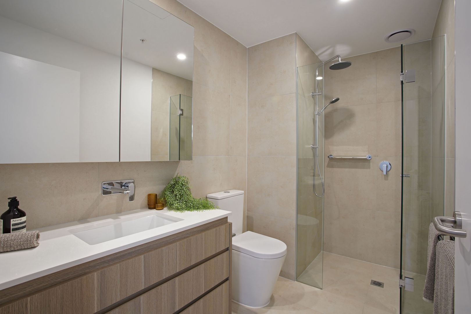 106, 2 Bedroom 2 Bathroom Apartment with Oversized Terrace