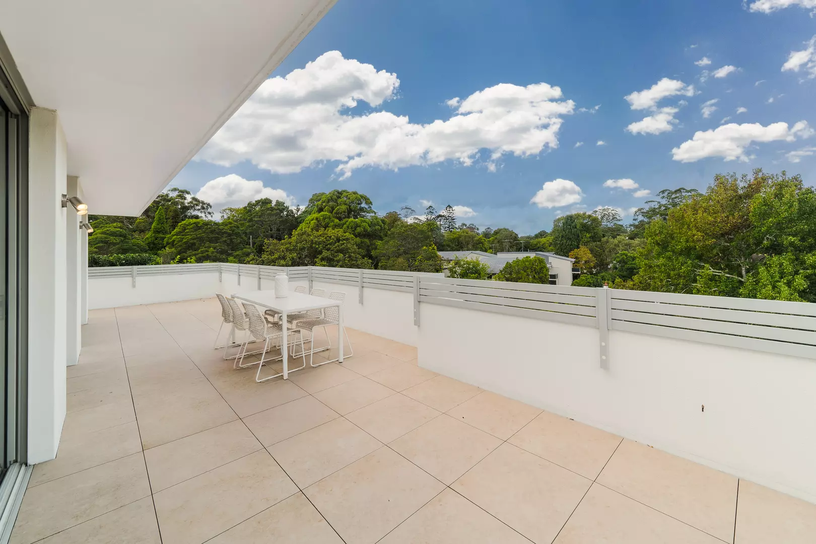 3 Bedroom Penthouse overlooking Woniora Avenue
