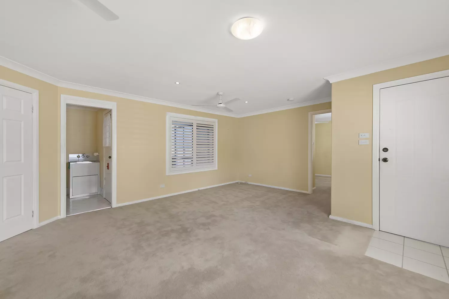 Beautiful Decor, Screened Outdoor Living Room - Big carport