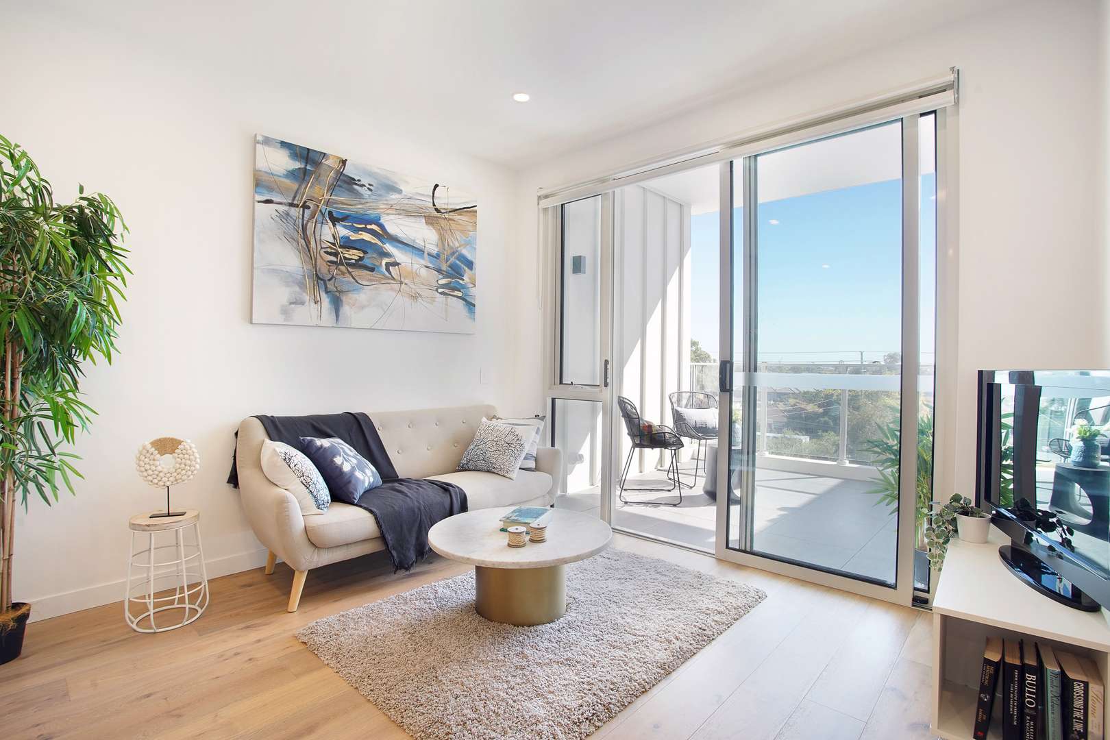 Big on Style, Easy on The Wallet!