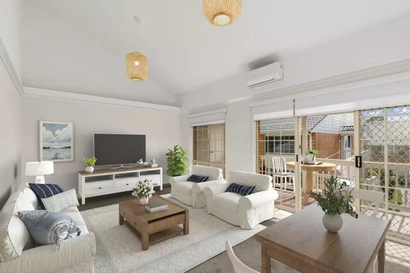 Newly renovated upper unit with easy access, lovely lawn views and close to the clubhouse.