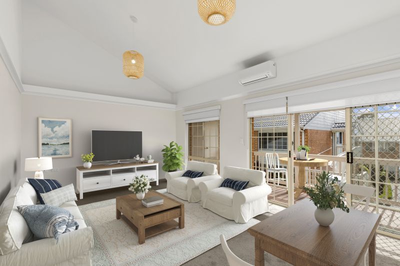 Newly renovated upper unit with easy access, lovely lawn views and close to the clubhouse.