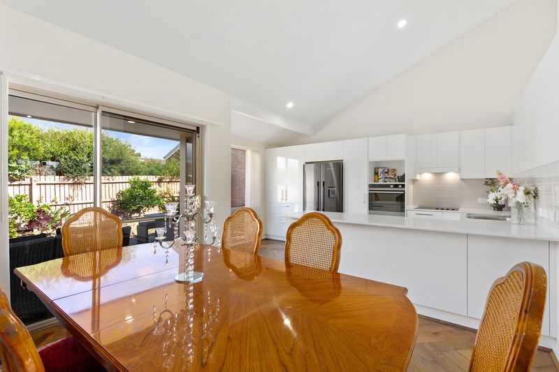 Stand-alone villa, premium upgrades, cathedral ceilings - ready now