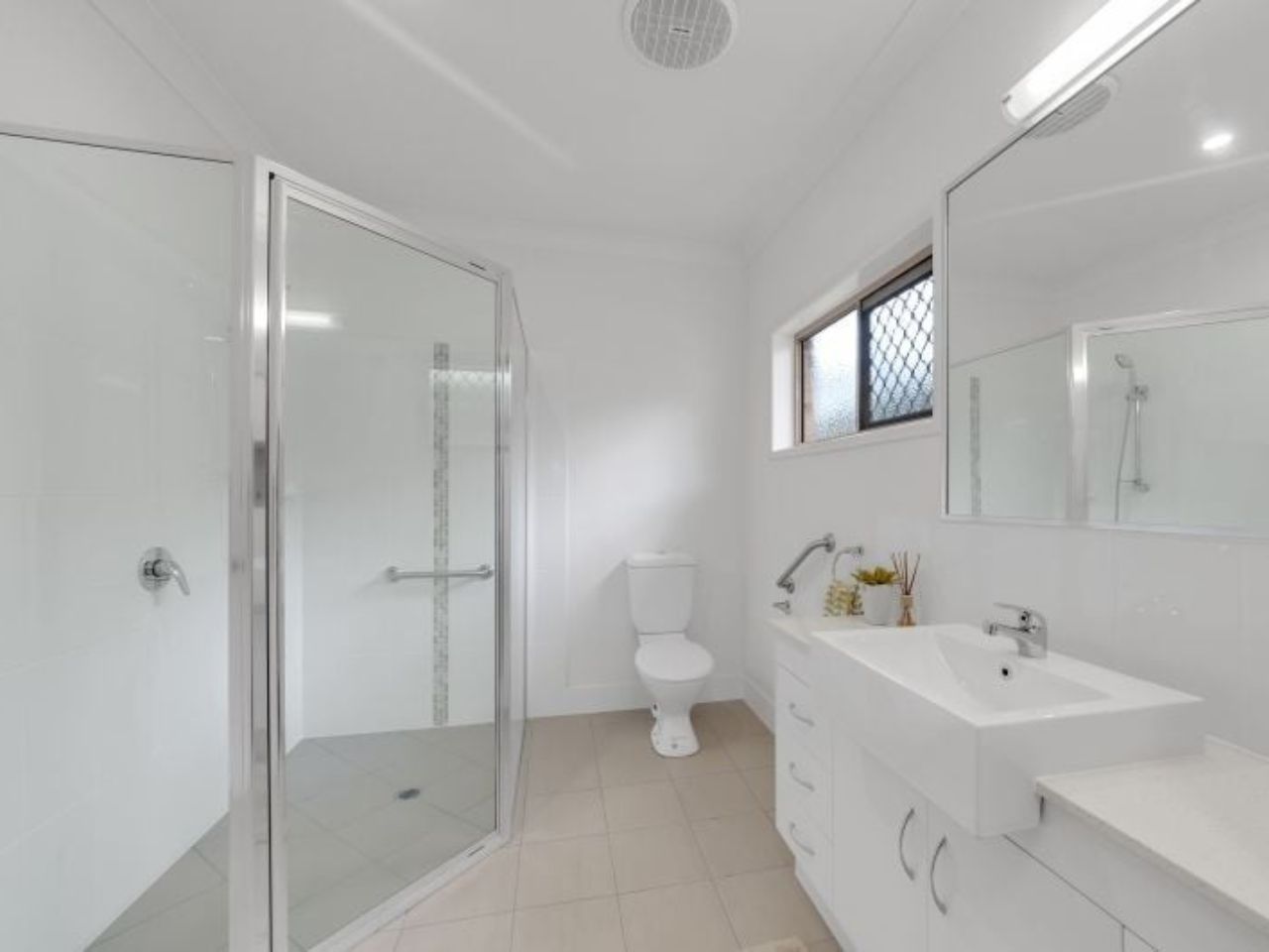 Two-bedroom unit with extra multi-use space