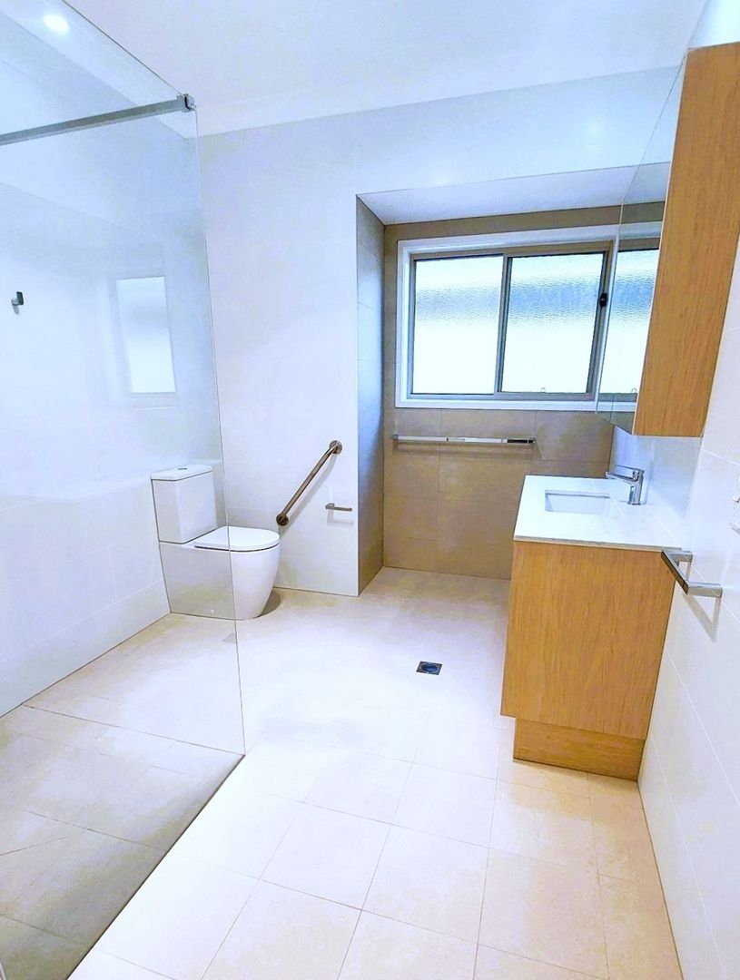 Spacious and Refurbished 3 Bedroom Home - Sovereign Home 160
